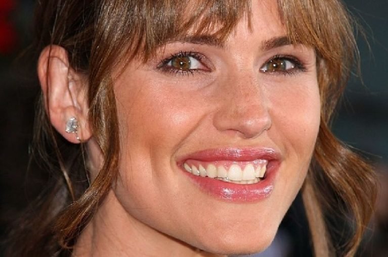 Female Celebrities with Dimples in USA – Exploring-USA